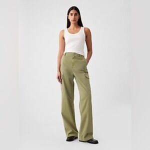 GAP loose khaki cargo pants